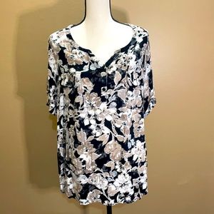 Croft & Barrow neutral floral top. SO LIGHTWEIGHT!